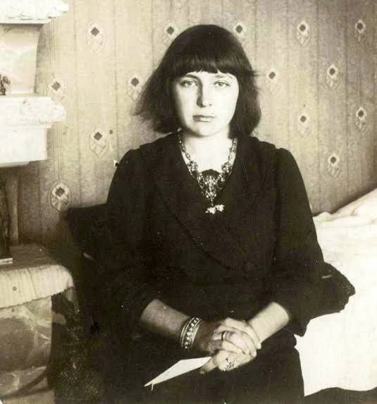 Портрет поэта Марина Цветаева